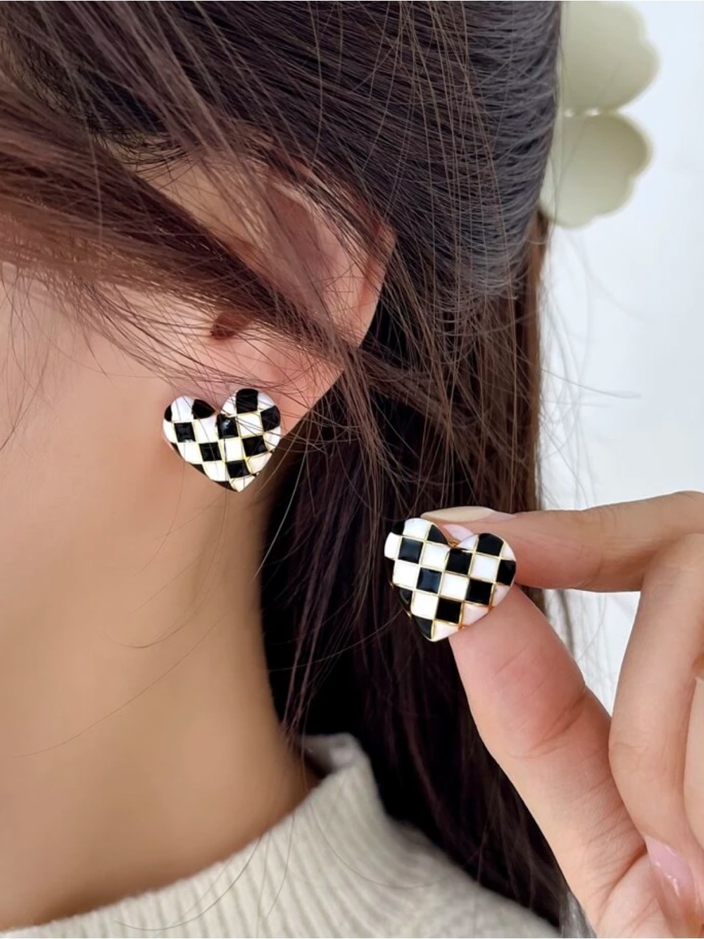 Heart Checkerboard Enamel Stud Earrings - Black & White